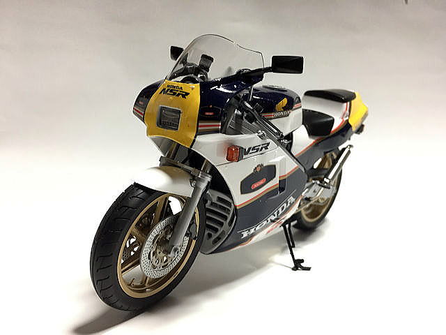 アオシマ １／１２ ホンダ '８８ ＮＳＲ２５０Ｒ ＳＰ ロスマンズカラー